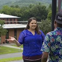 雷切尔布朗 stands on upper campus talking to another student